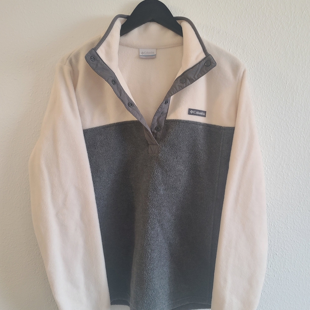 Columbia Women's Button Up Jacket in Gray and Cream